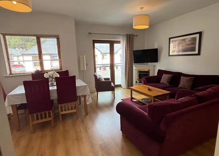 בית נופש Luxury Stylish Kincora Townhouse