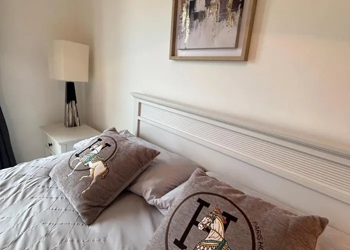 בית נופש Luxury Stylish Kincora Townhouse